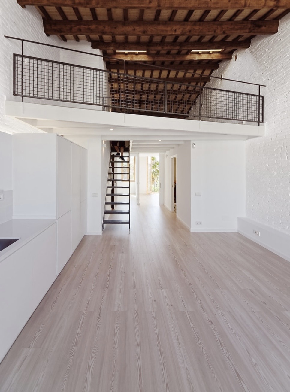 Interior reformado con altillo